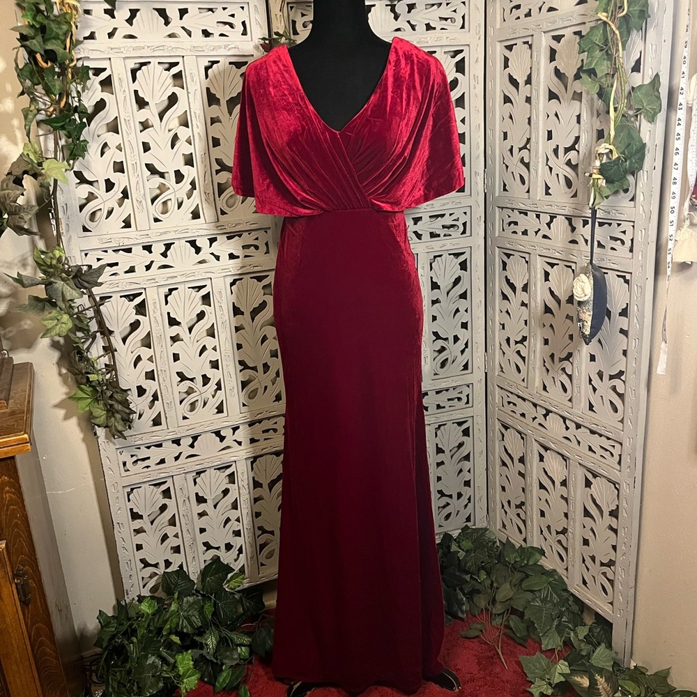 VINTAGE ELEGANT DARK RED FULL VELVET FLATTERING SHORT SLEEVE FORMAL DRESS - Picture 1 of 10
